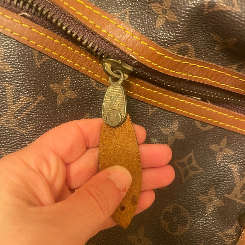 Faux Louis Vuitton Brown Duffle Bag - Picture 4 of 9